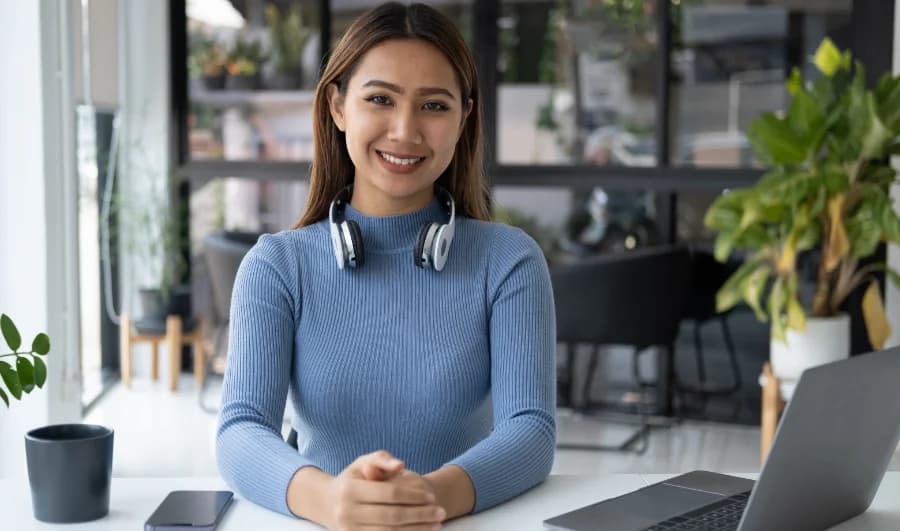 How to Track Virtual Assistant Hours (With Templates)
